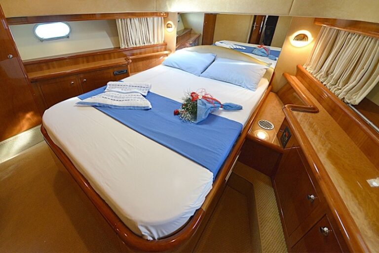 Ferretti Yacht MARY - 011