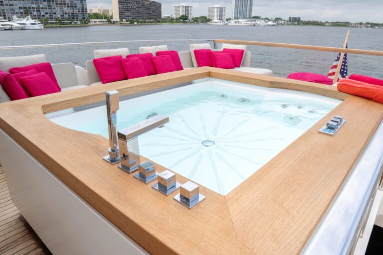 Flybridge - Jacuzzi