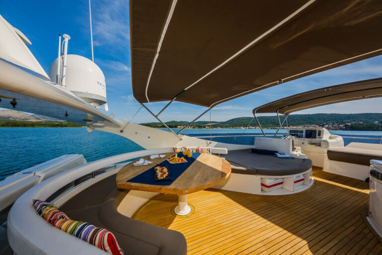 Flybridge Alfresco Dining