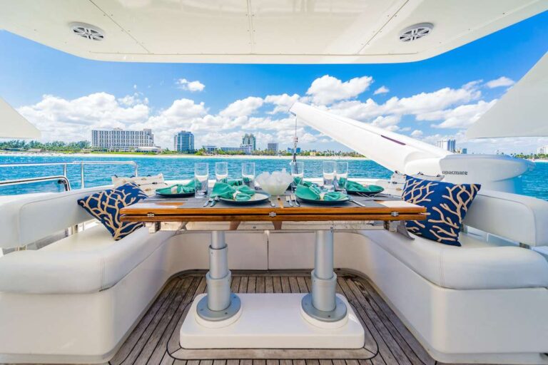 Flybridge Alfresco Dining Set Up