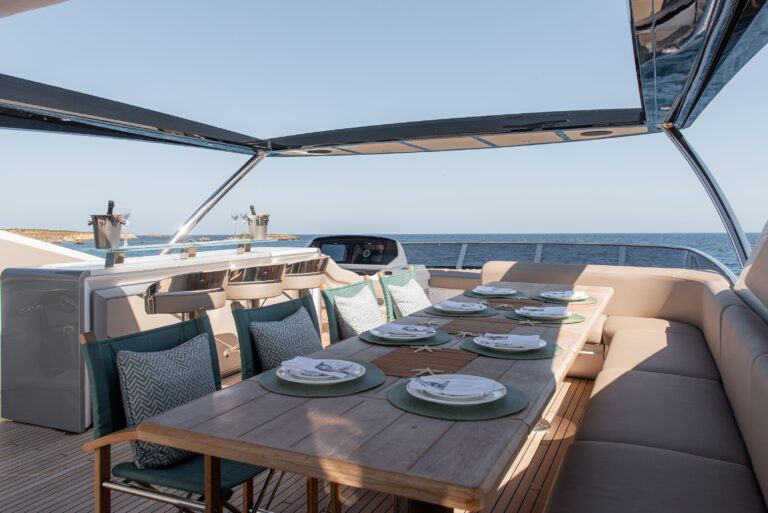 Flybridge Dining And Bar