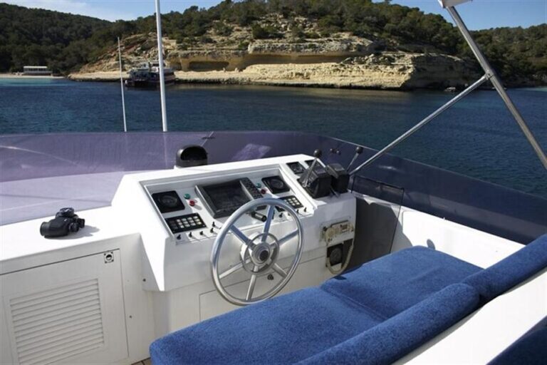 Flybridge Helm Akhir-mizar_of_london