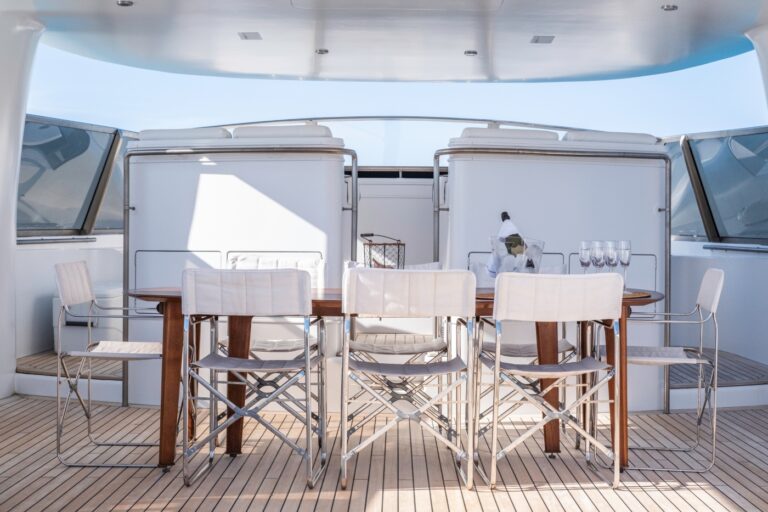 Flybridge With Dining Area