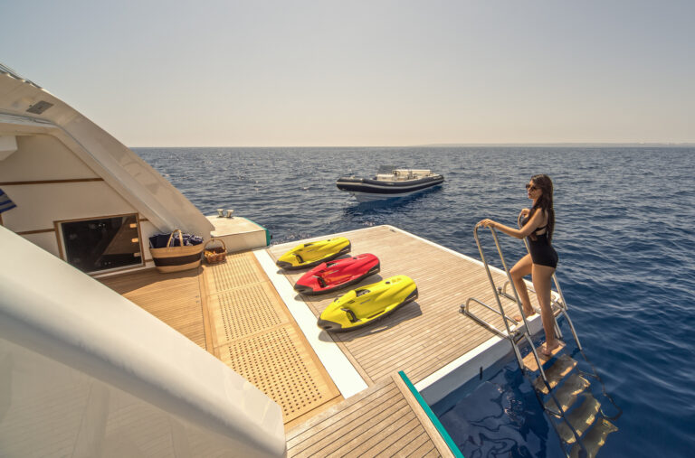 Fold Out Transom : Beach Club