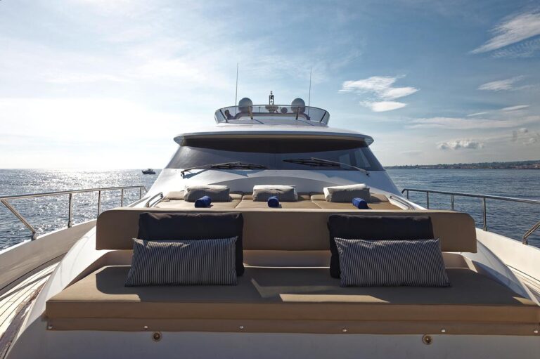 Foredeck Seating And Sunpads