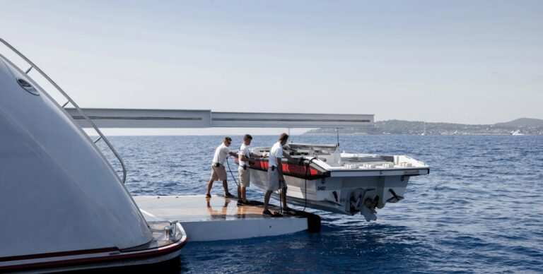 Foredeck With Entertainment Area