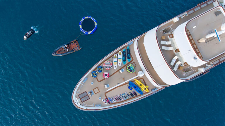 Foredeck With Water Toys