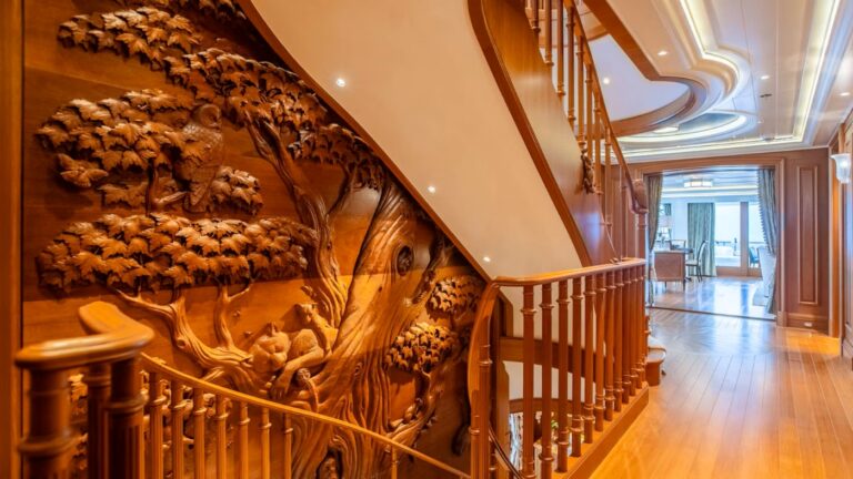 Foyer To Lower Deck Staterooms