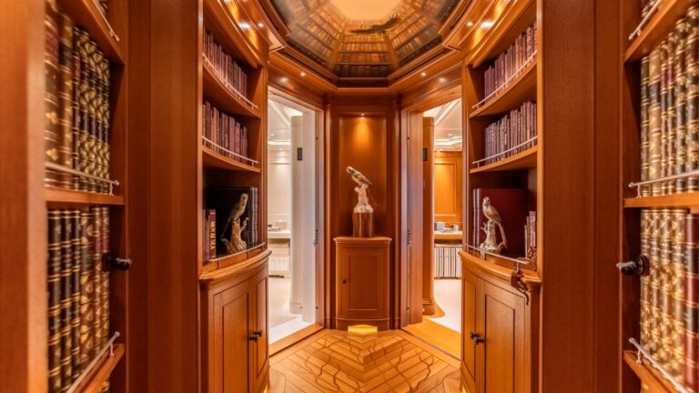Foyer To Lower Deck Staterooms