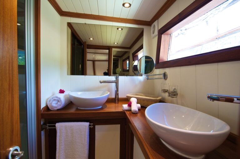 GALATEA - Master Suite bathroom