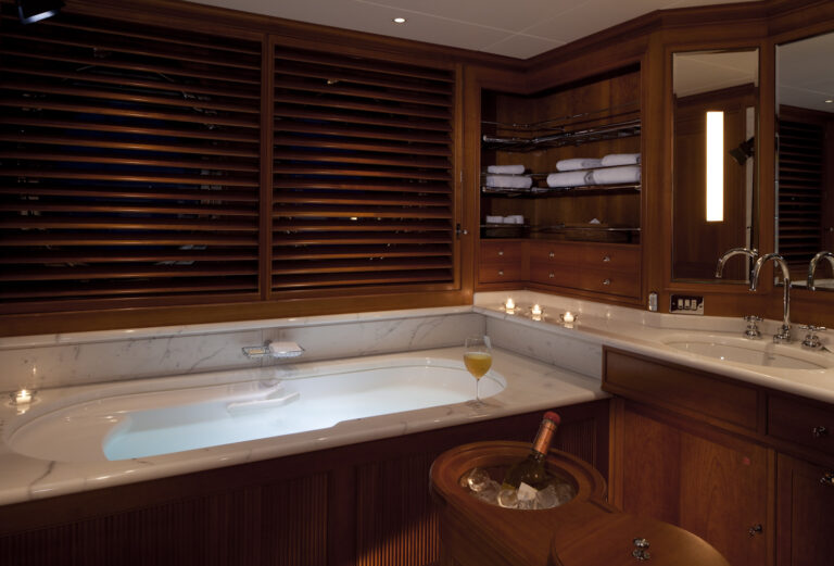 GALAXIA - Master Bathroom