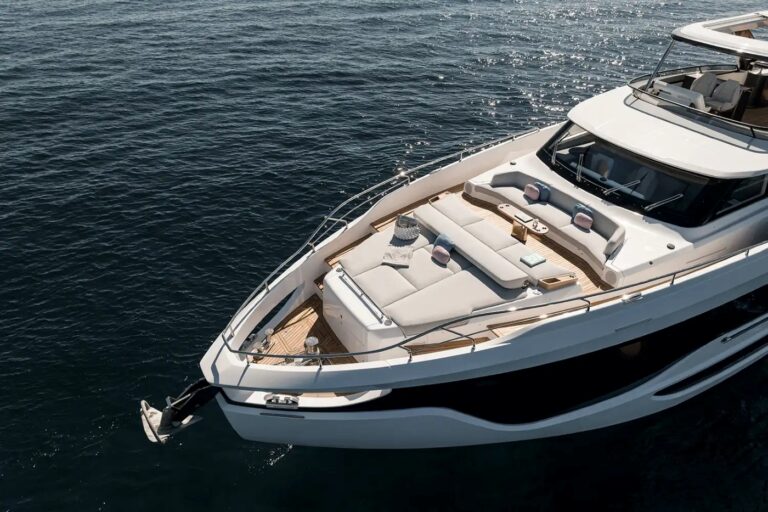 Foredeck Relaxation Area