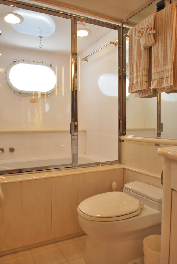 GILAINE O - Guest double cabin ensuite 2