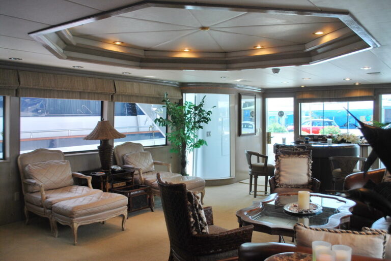 GILAINE O - Salon looking aft