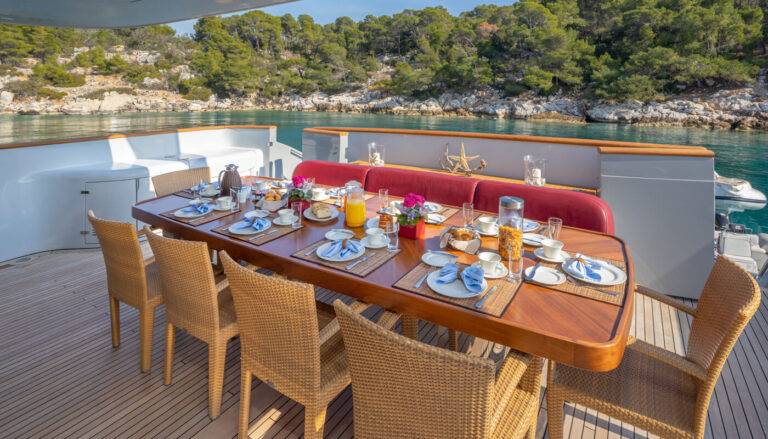 Alfresco dining
