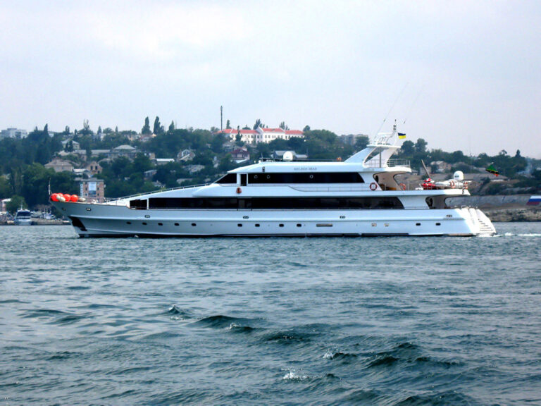 GOLDEN HEAD Exterior