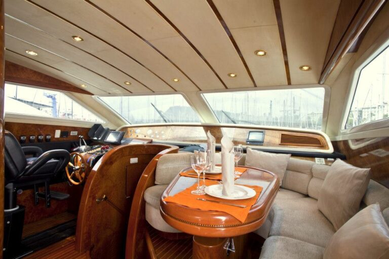 GOLDFINGER Dining