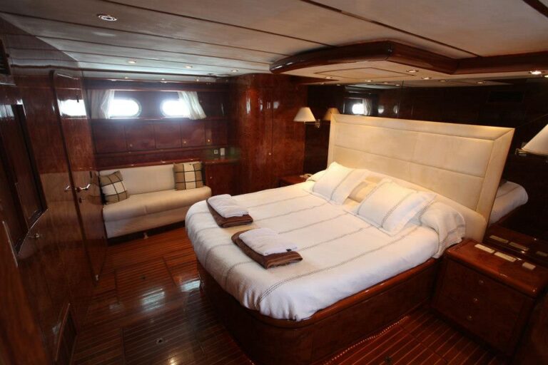 GOLDFINGER Master cabin