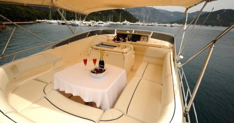 GRACE - Flybridge dining