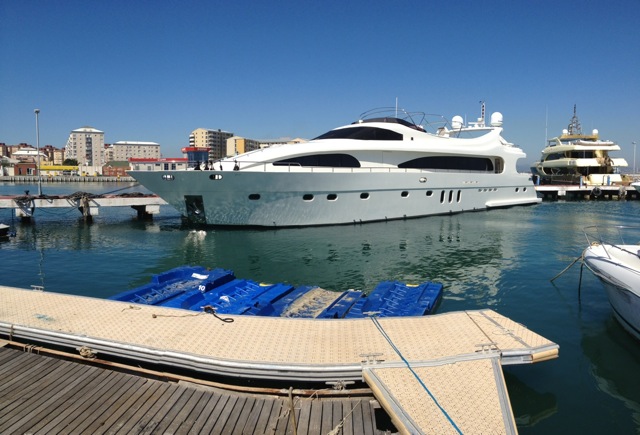 GRACE KELLY - Docked