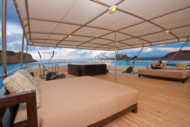 GRAND ODYSSEY - Generous sundeck