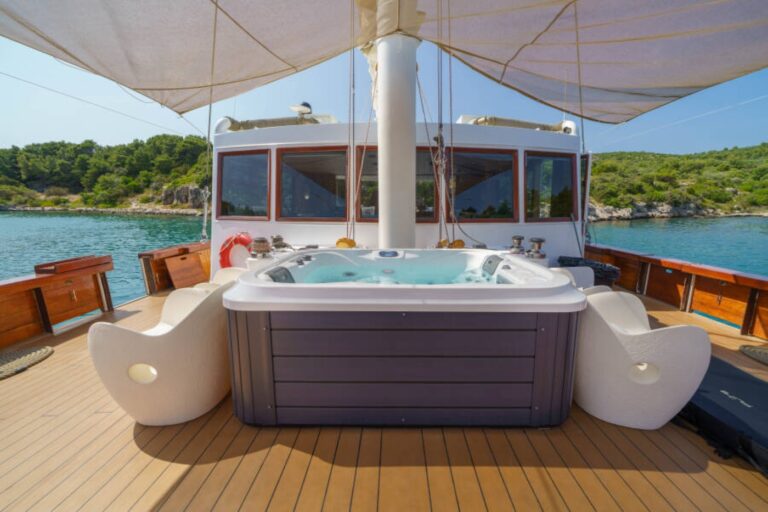 Exterior Sunbathing Area