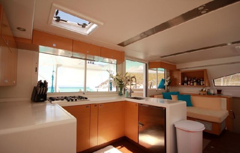 GREENBOAT I - Galley