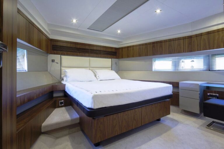 GREY GOOSE OF ANTIBES -  Master Cabin