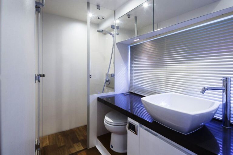 GREY GOOSE OF ANTIBES -  Master Ensuite