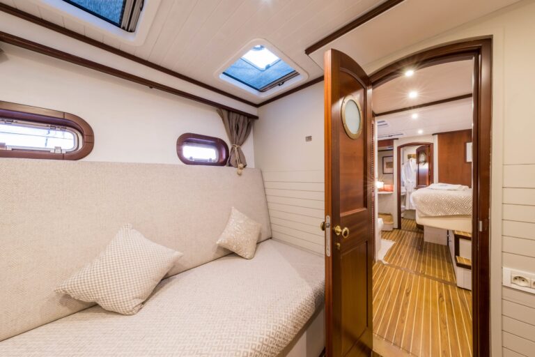 Guest cabin with adjoining room