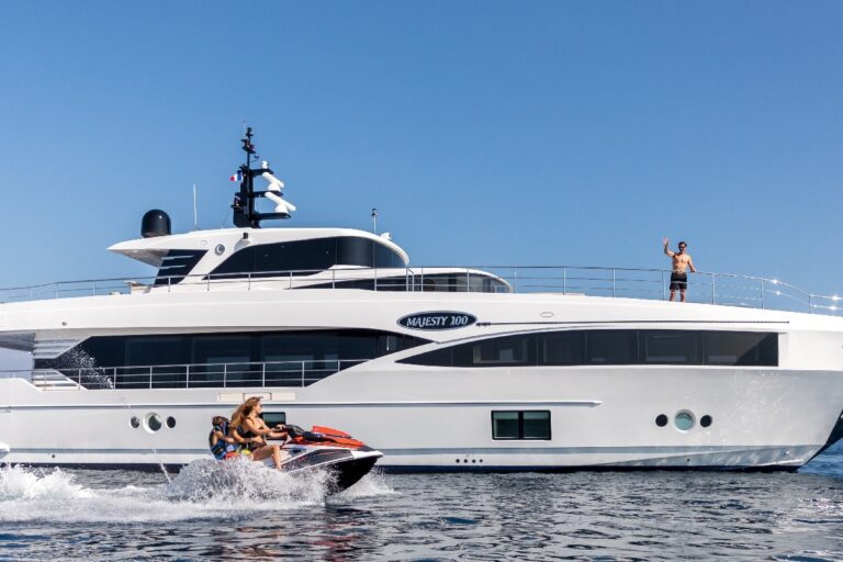 GULF CRAFT MAJESTY 100 SUPERYACHT