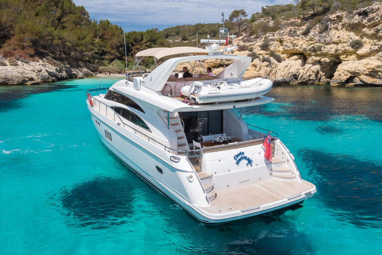 M/Y CHEEKY MONKEY - Stern view