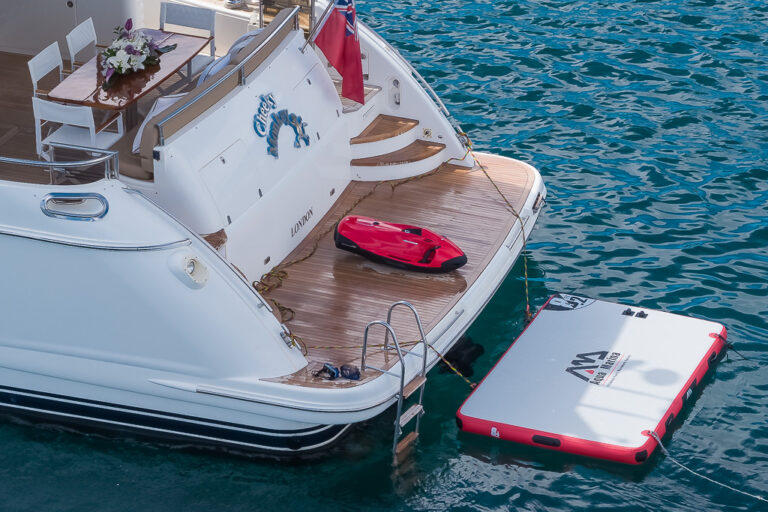 M/Y CHEEKY MONKEY - Swim platform