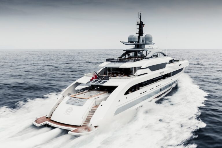 Galactica Supernova - aft view - photo Guillaume Plisson