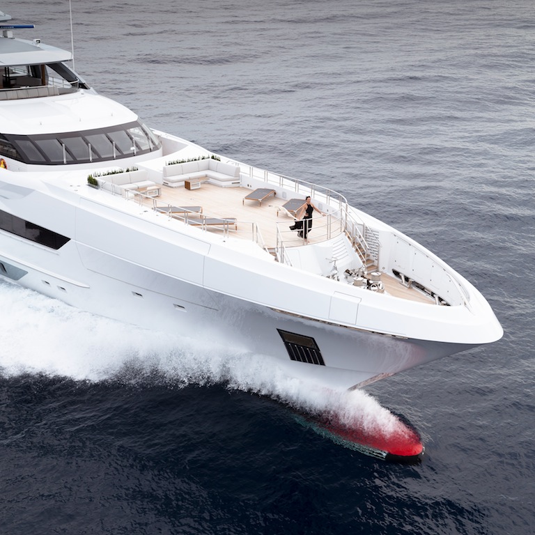 Galactica Supernova - foredeck  photo Guillaume Plisson