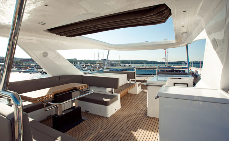 Galeon Yacht Queen Ekatierina Flybridge 001