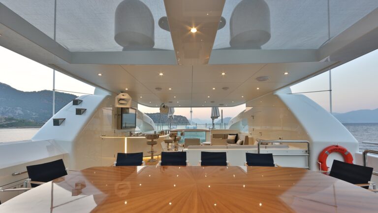 Giaola-Lu Exterior - Flybridge Deck