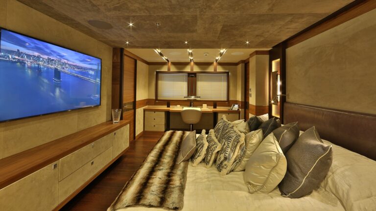 Giaola-Lu Interior - Master Cabin