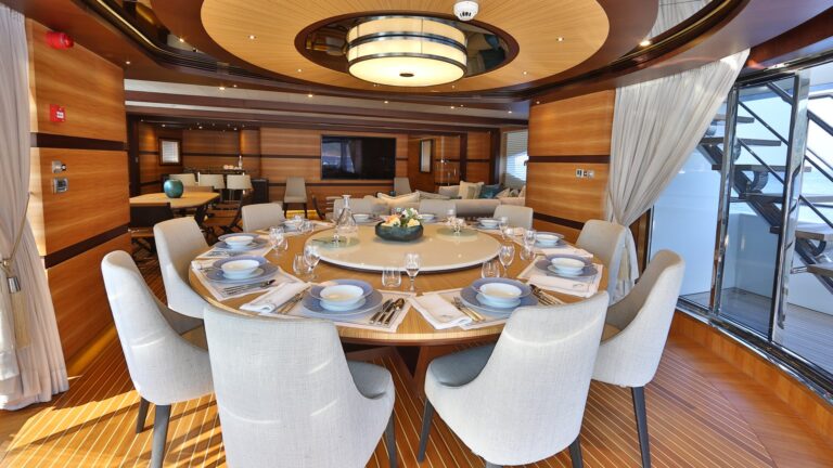 Giaola-Lu Interior - Upper Deck Dining