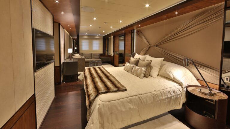 Giaola-Lu Interior - VIP Cabin