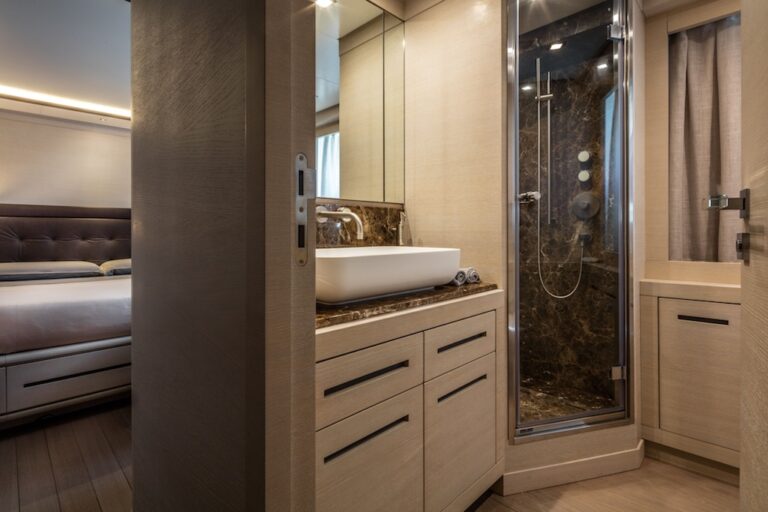 Gipsy - guest bathroom