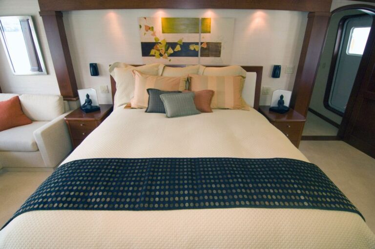 Golf Charter Yacht Stargazer -  Master Cabin
