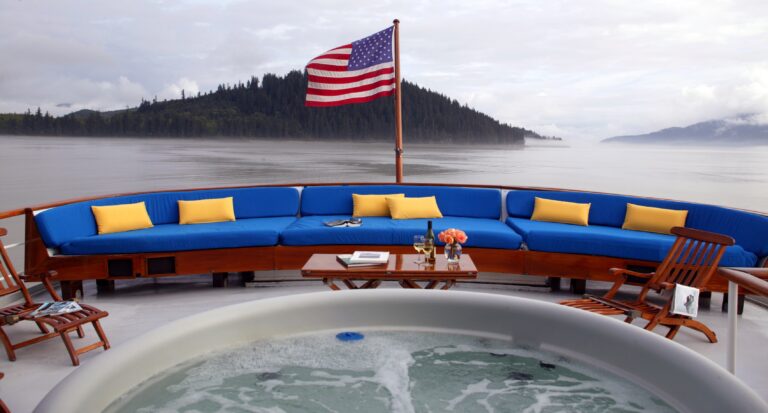 Golf Charter Yacht Stargazer -  Sundeck with Spa Pool