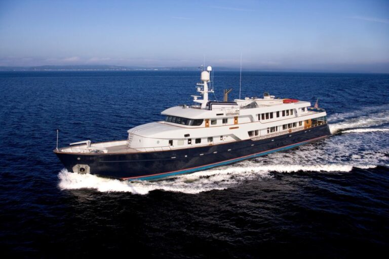 Golf Charter Yacht Stargazer -  Underway