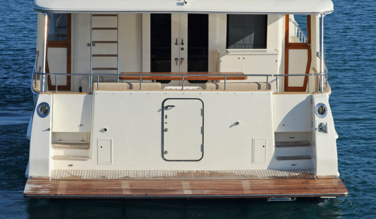 Grand Banks 76RP Yacht rear view