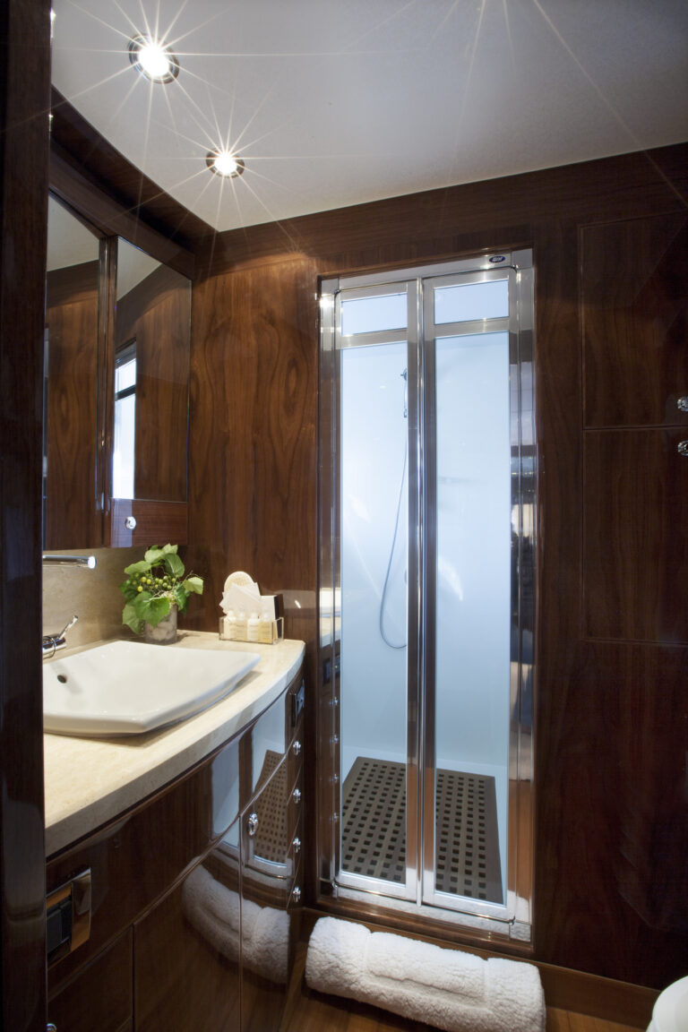 Guest Cabin - Bathroom