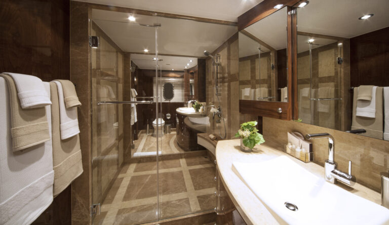 Guest Cabin - Bathroom
