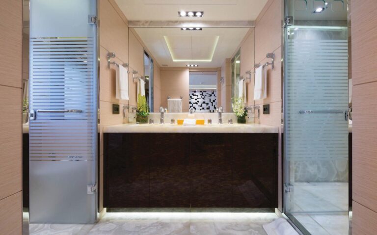 Guest Cabin - Bathroom