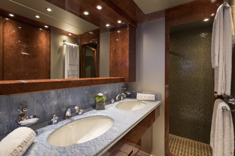 Guest Ensuite With His And Hers Sinks