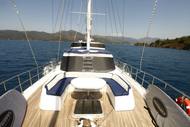 Gulet Esma Sultan II -  Foredeck Seating